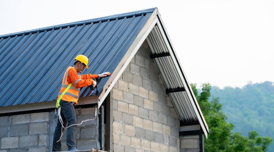 Professional gutter cleaning in Lawrenceburg, TN